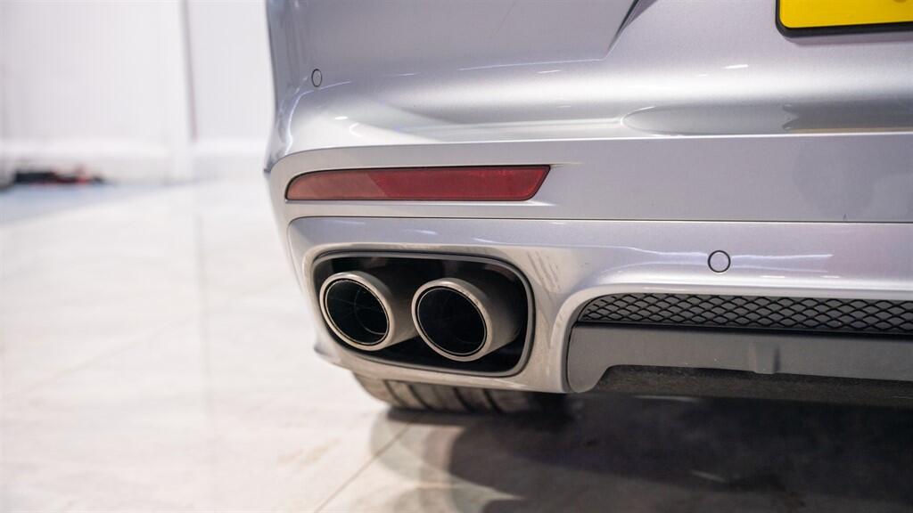 Porsche Panamera view 20