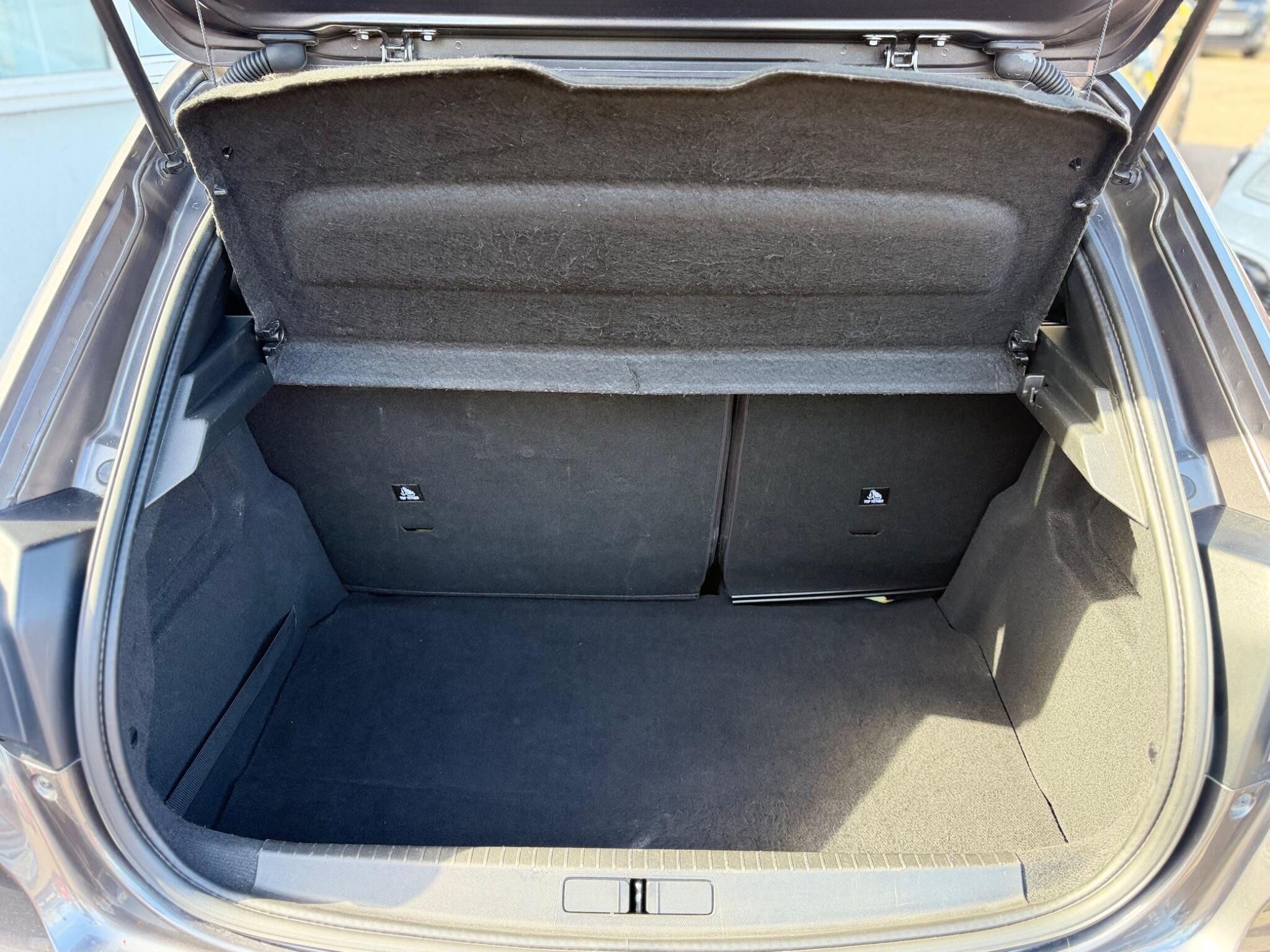 Peugeot 208 view 32