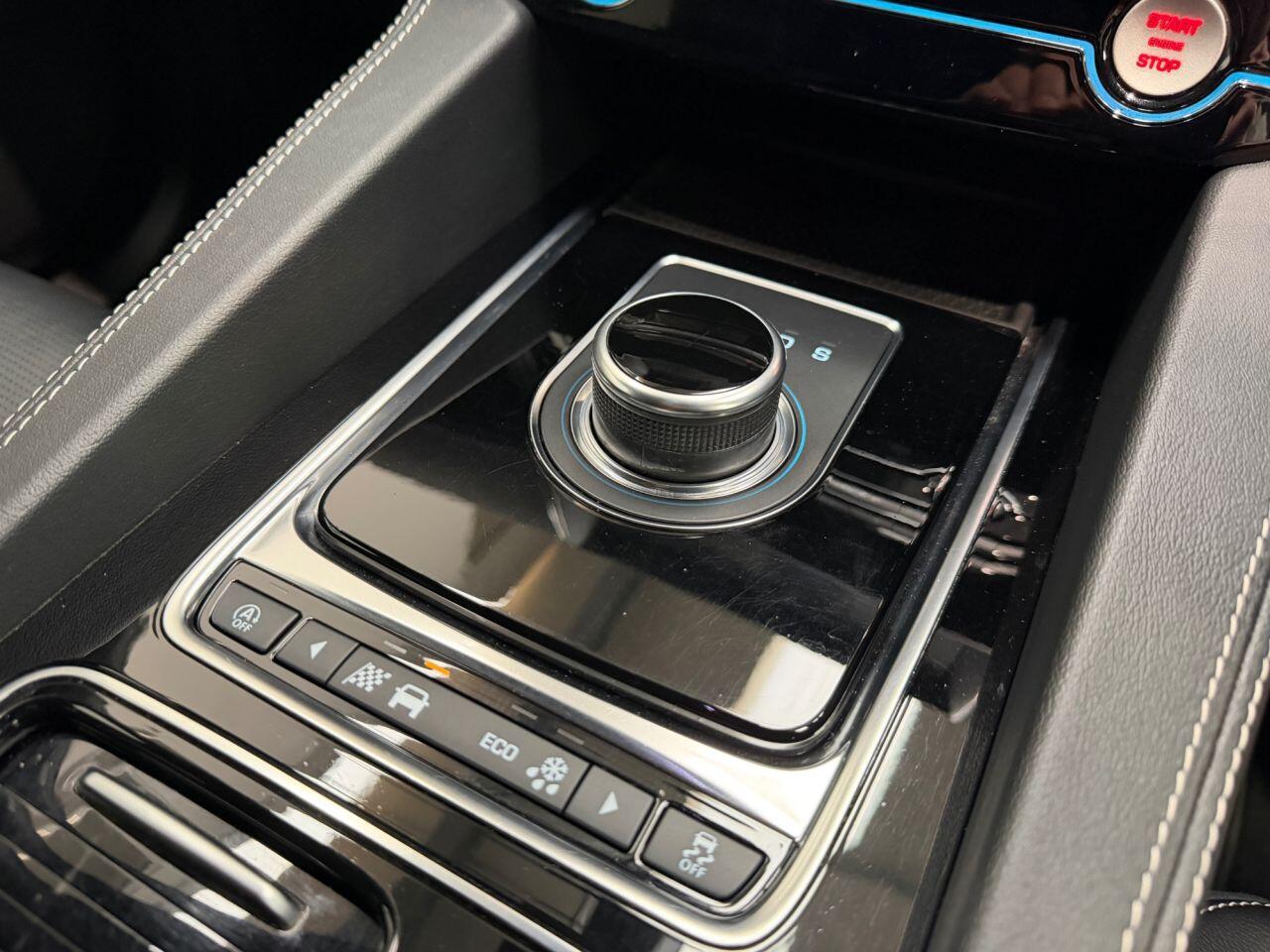 Jaguar F-Pace view 45