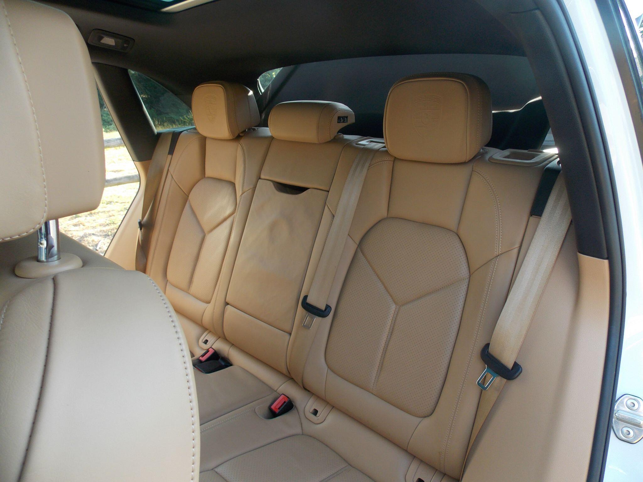 Porsche Macan view 39