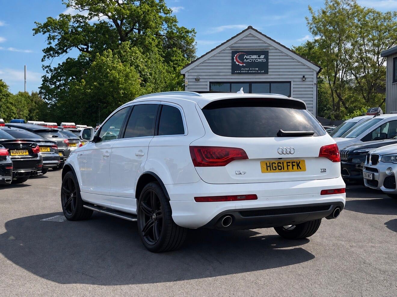 Audi Q7 view 3