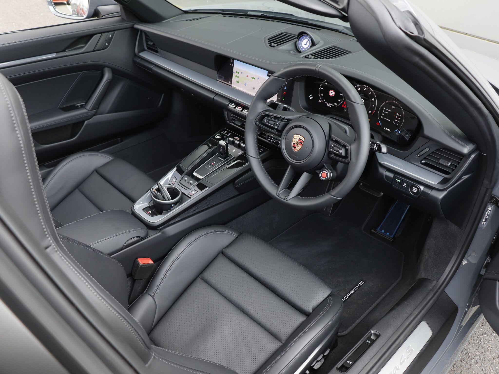 Porsche 911 view 10