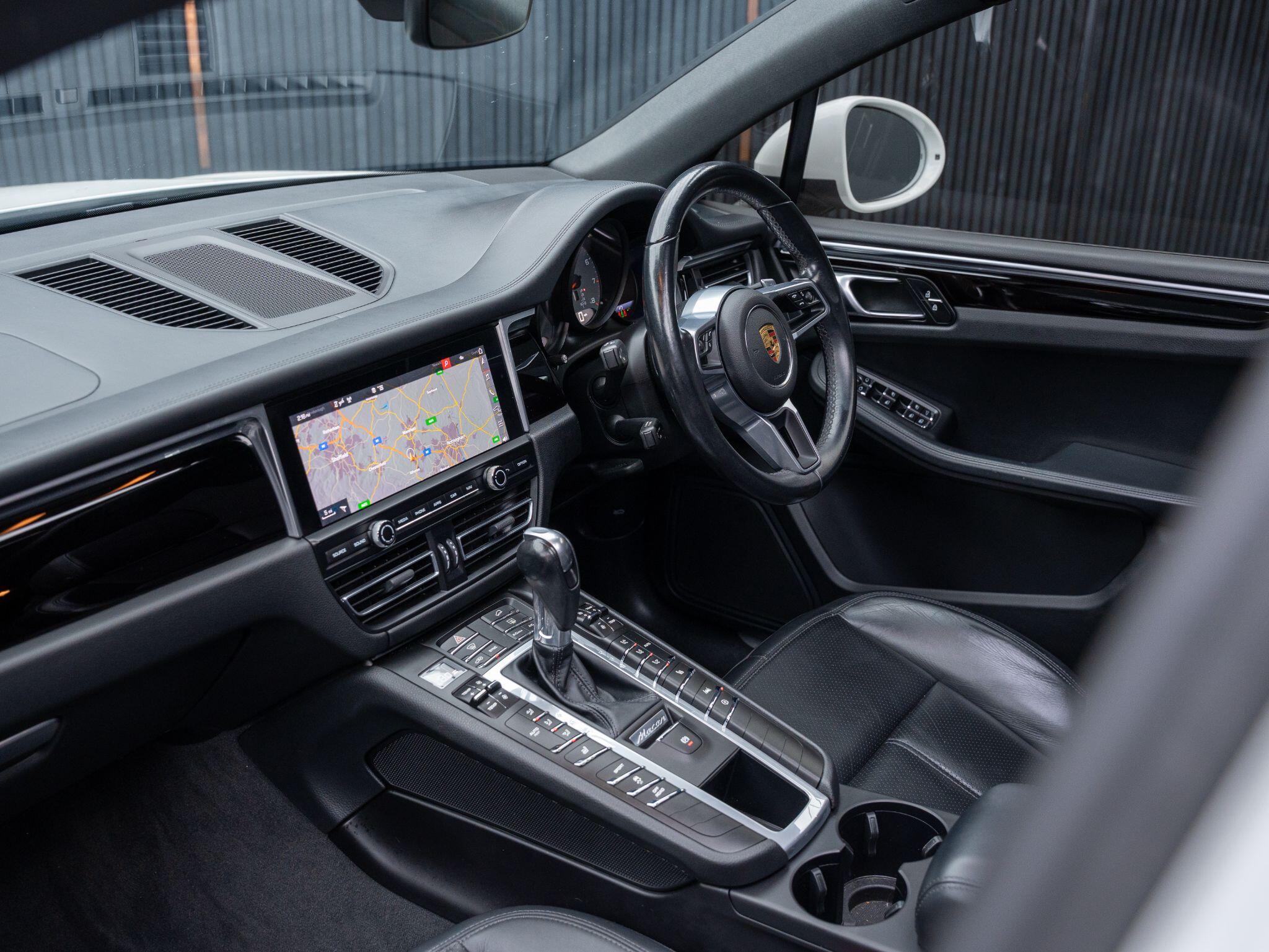 Porsche Macan view 34