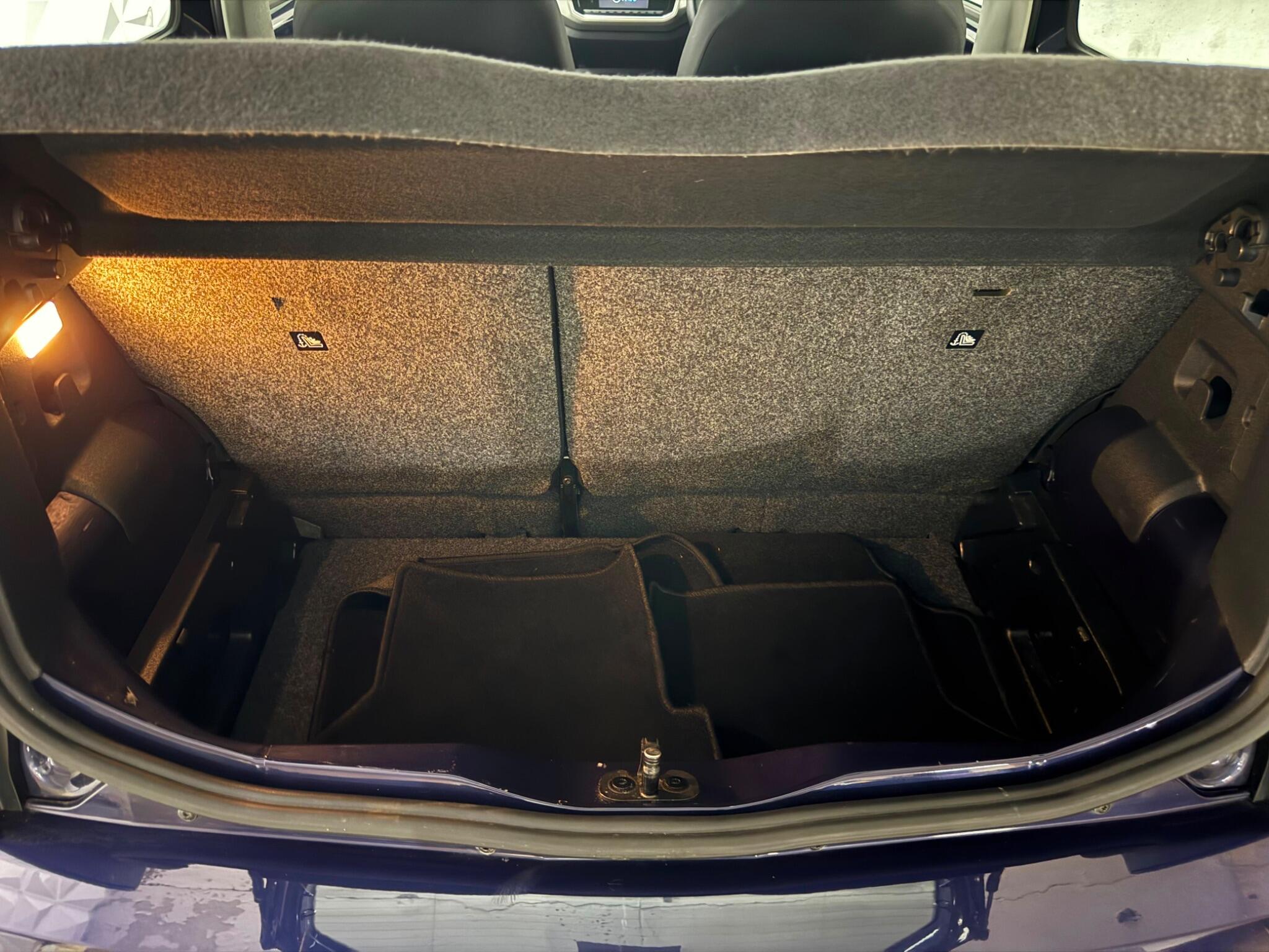 Volkswagen Up! view 25