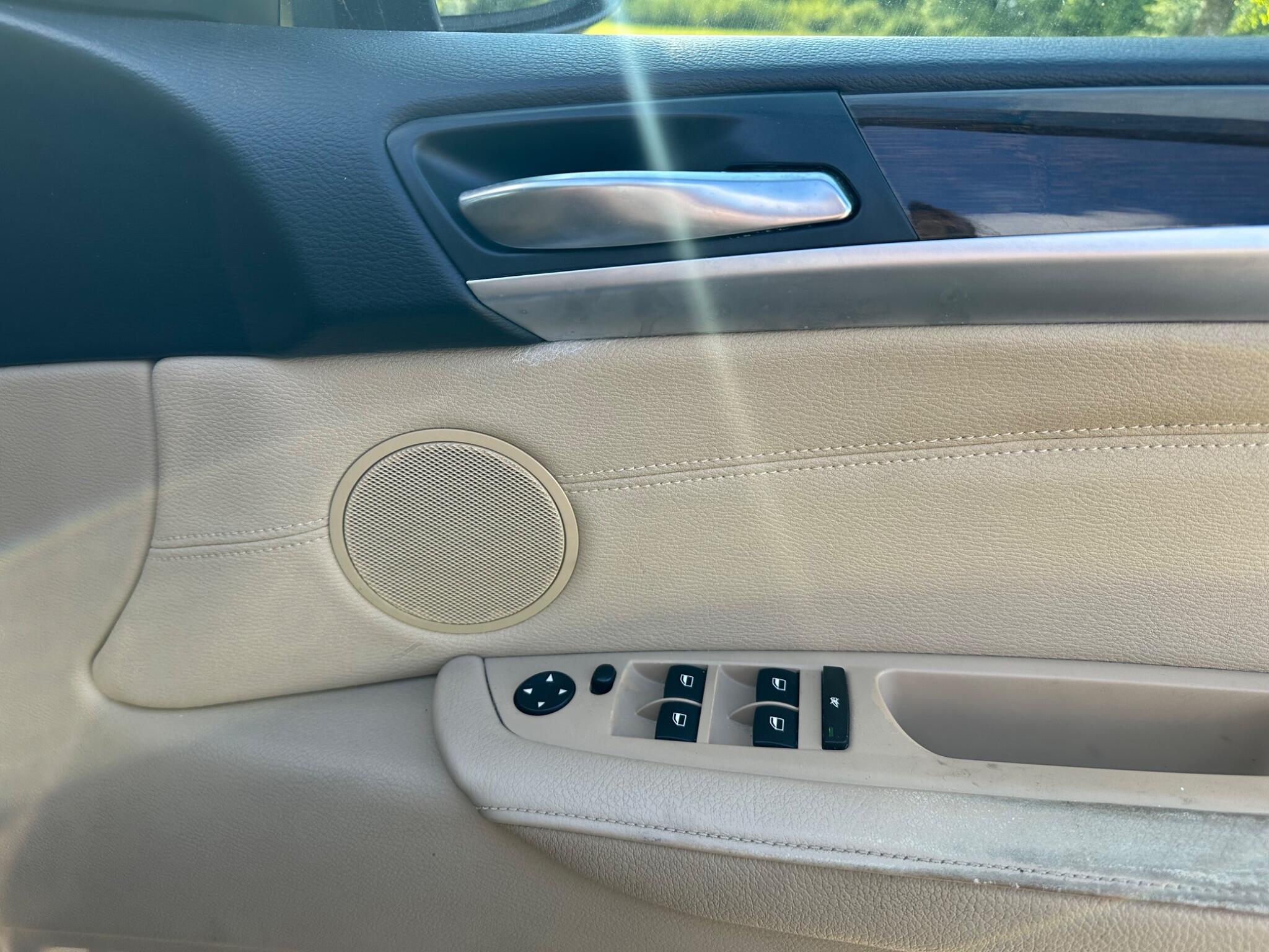 BMW X6 view 17