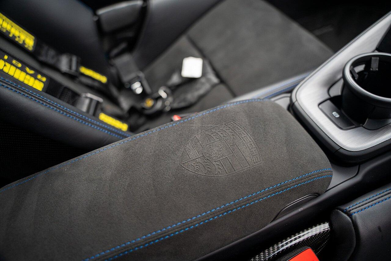 Porsche 911 view 60