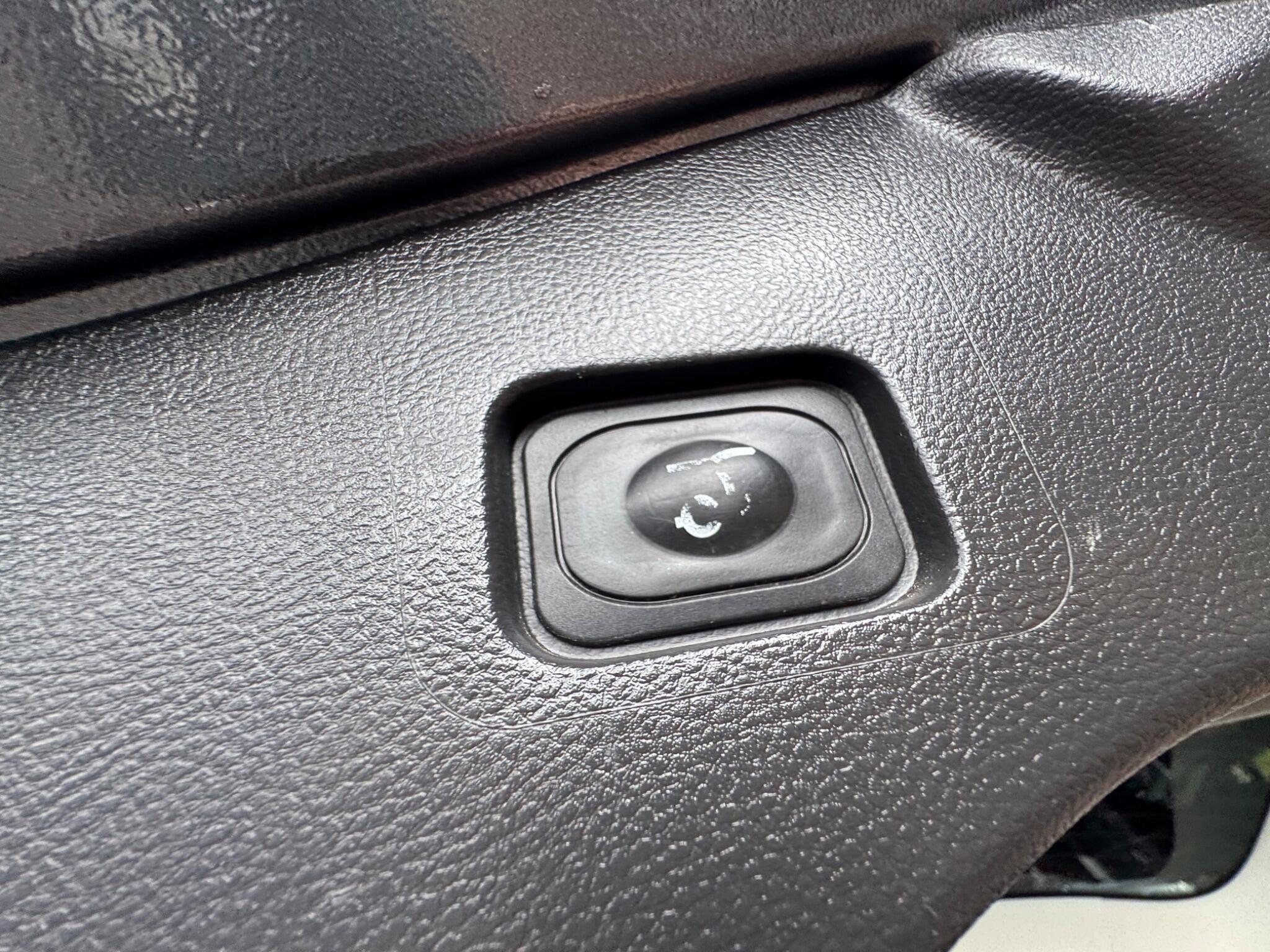 Ford Mondeo view 13