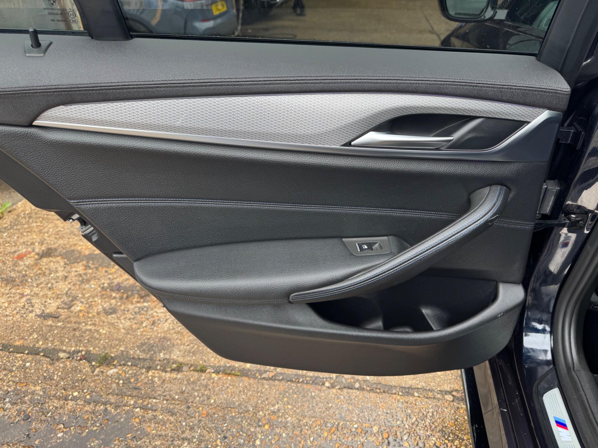 BMW 5 Series view 19