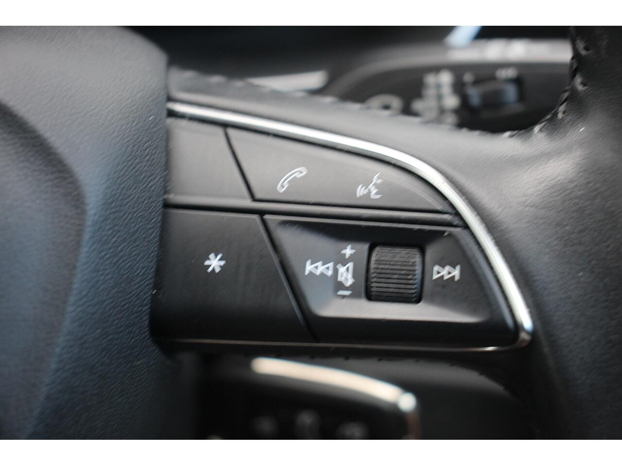 Audi Q3 view 26