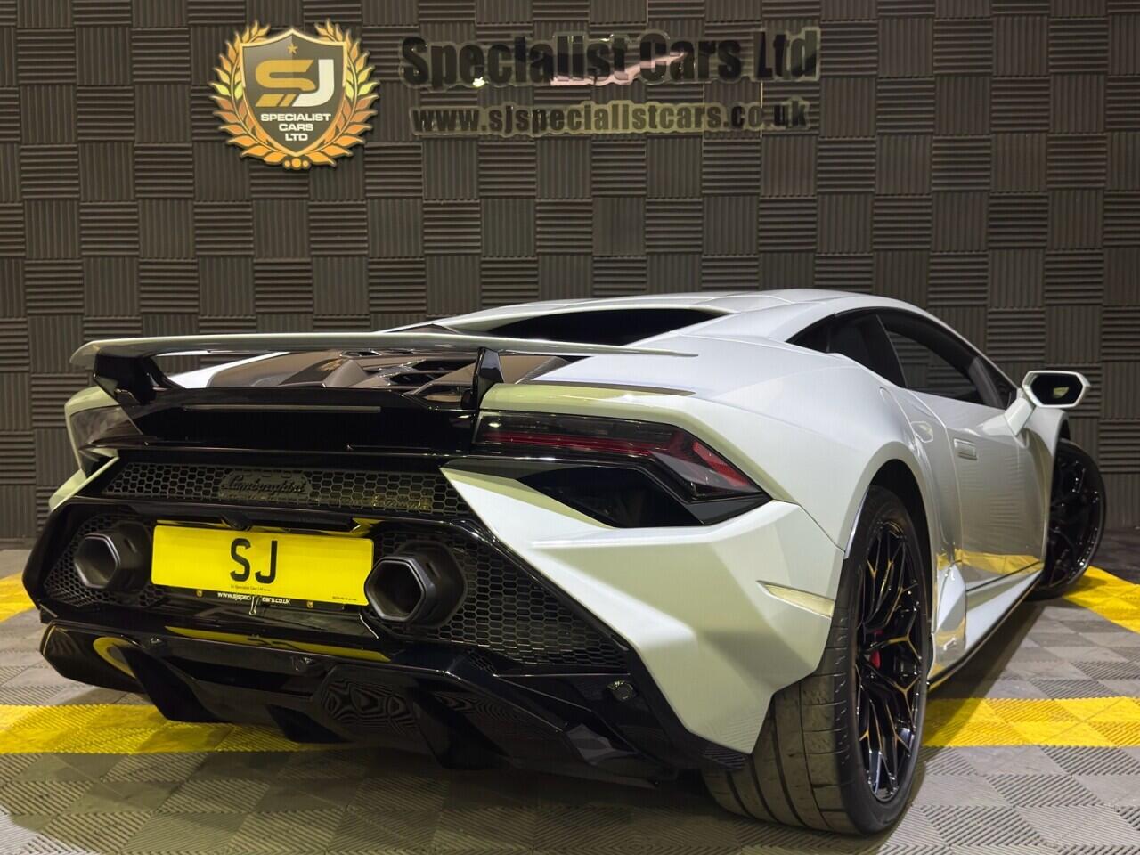 Lamborghini Huracan view 28