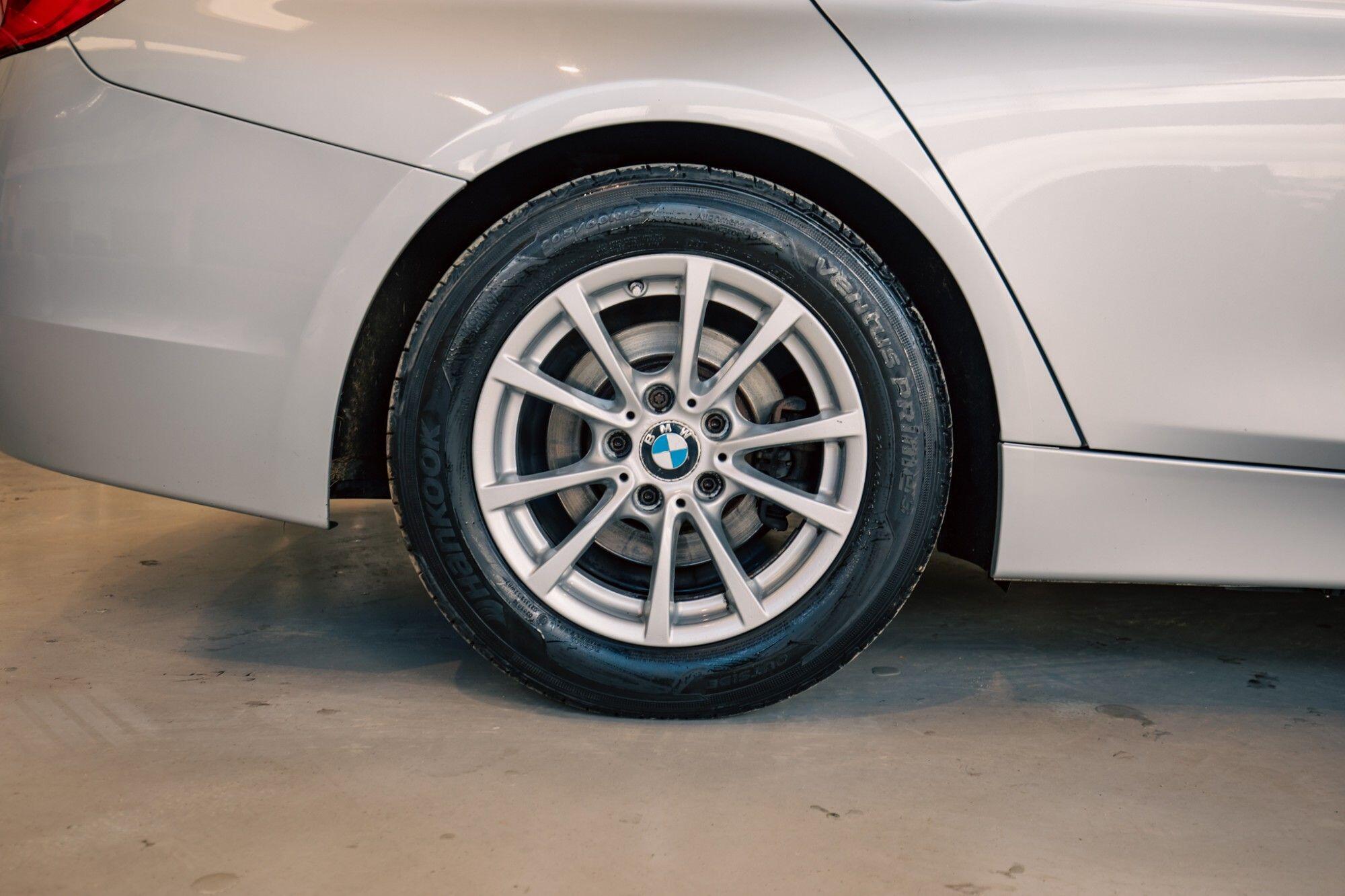 BMW 3 Series view 7