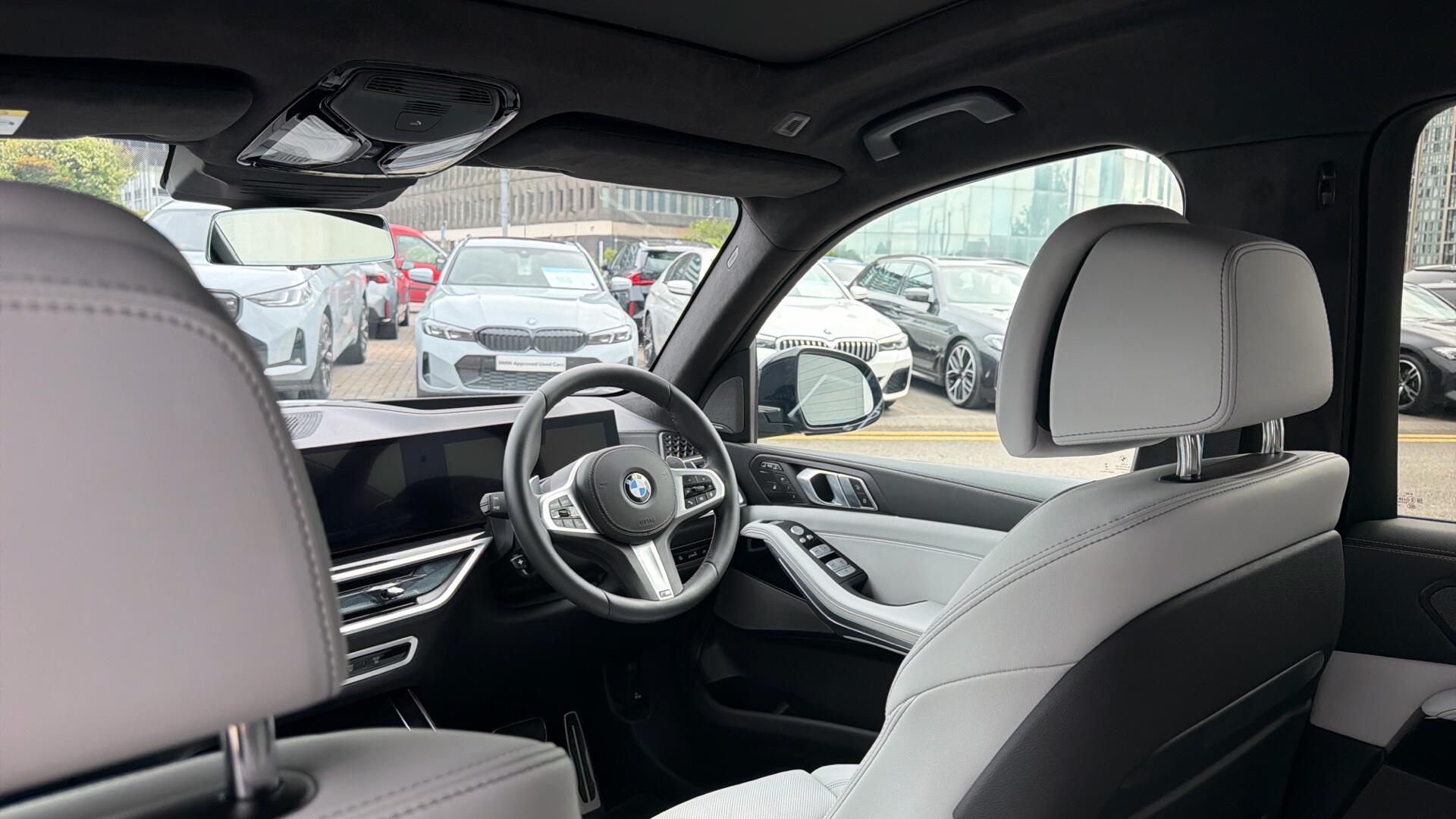 BMW X7 view 50
