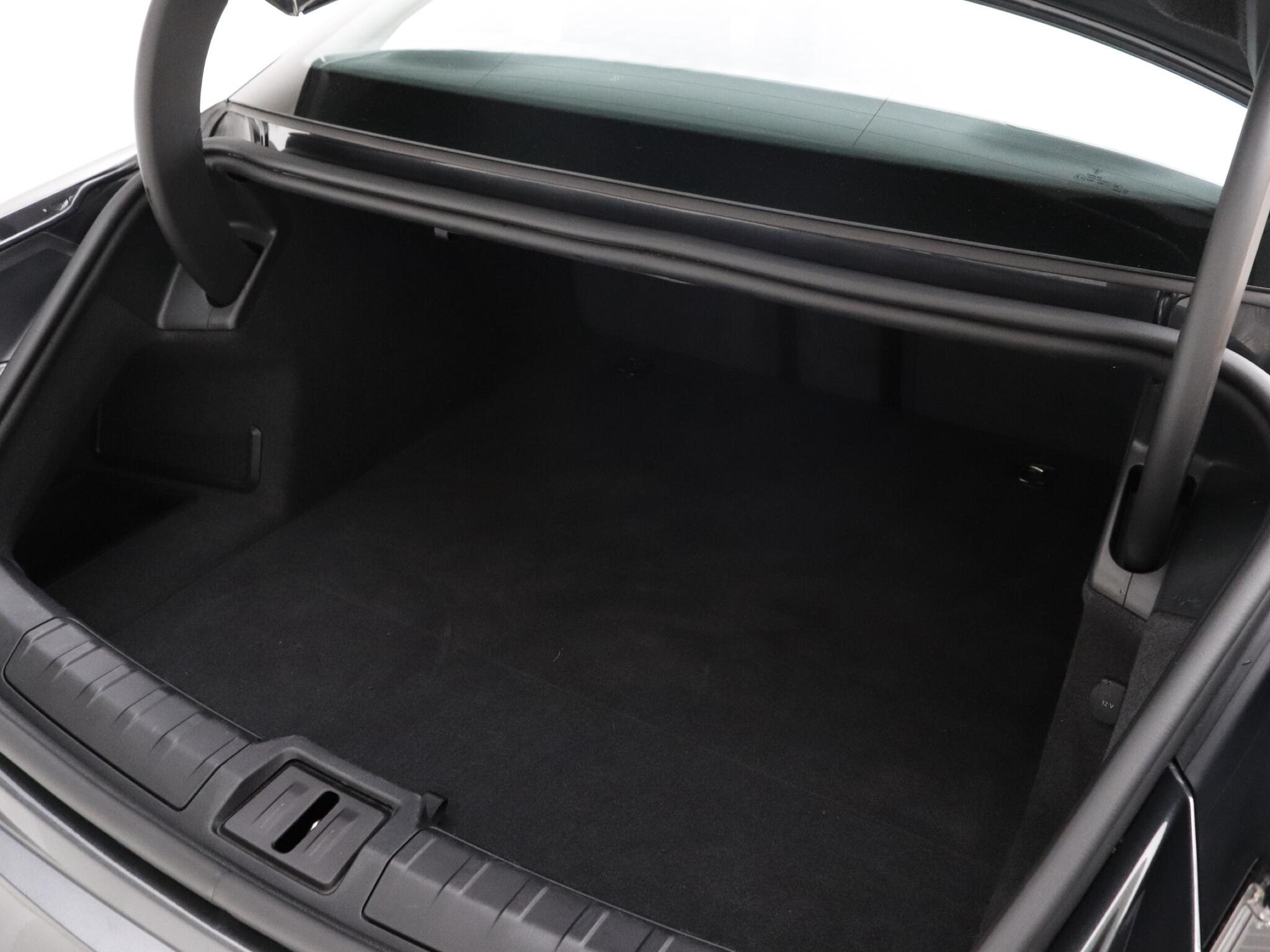 Porsche Taycan view 19