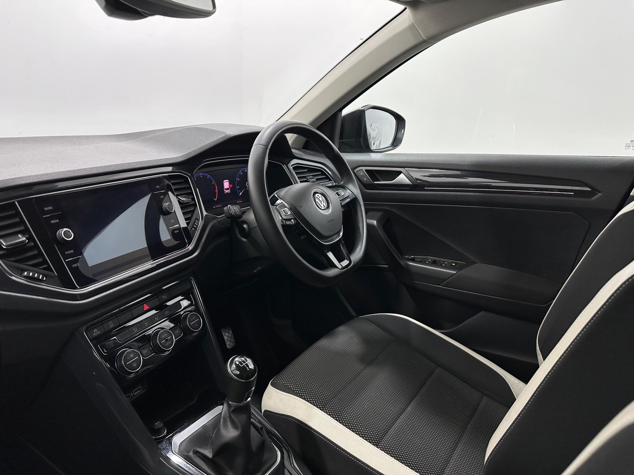 Volkswagen T-Roc view 30