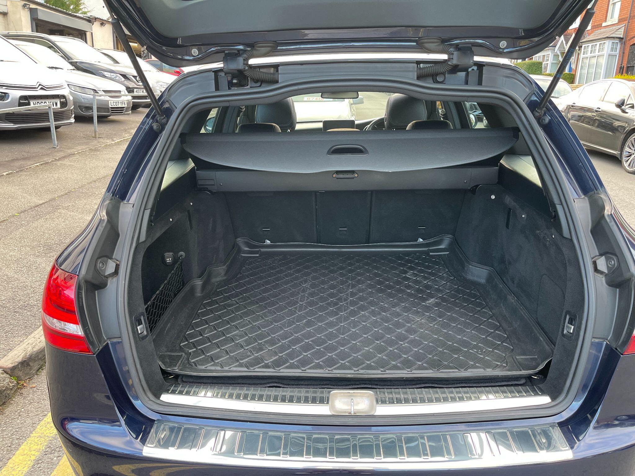 Mercedes-Benz C-Class view 23