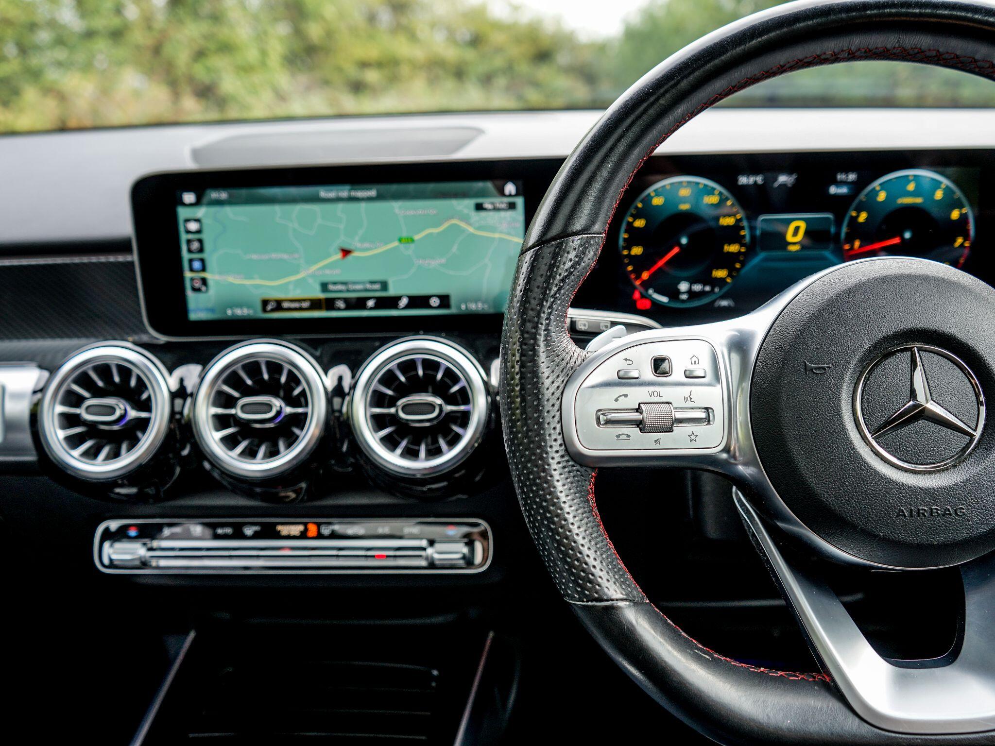 Mercedes-Benz GLB view 8