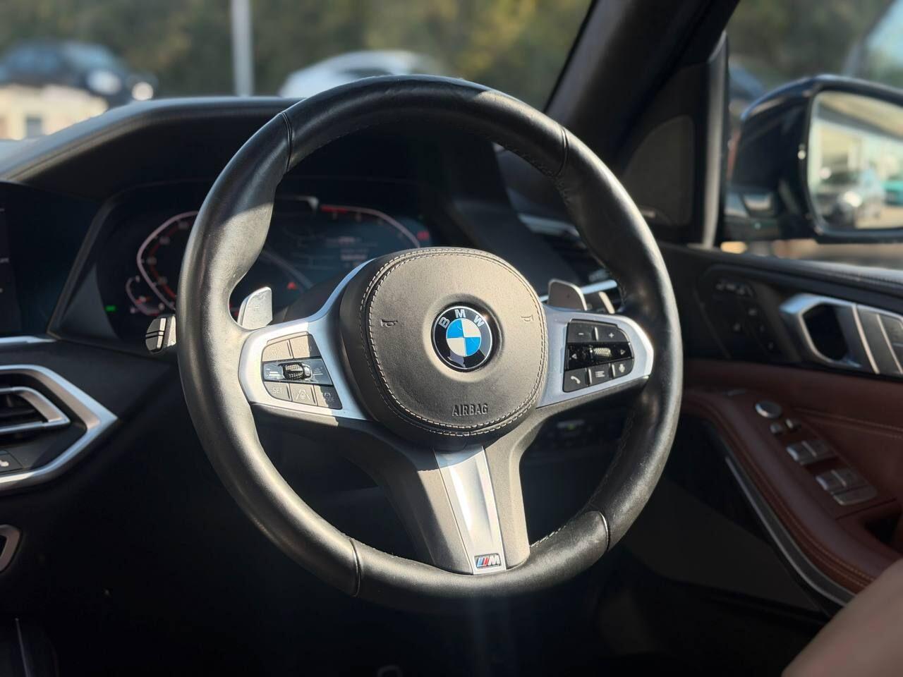 BMW X7 view 29