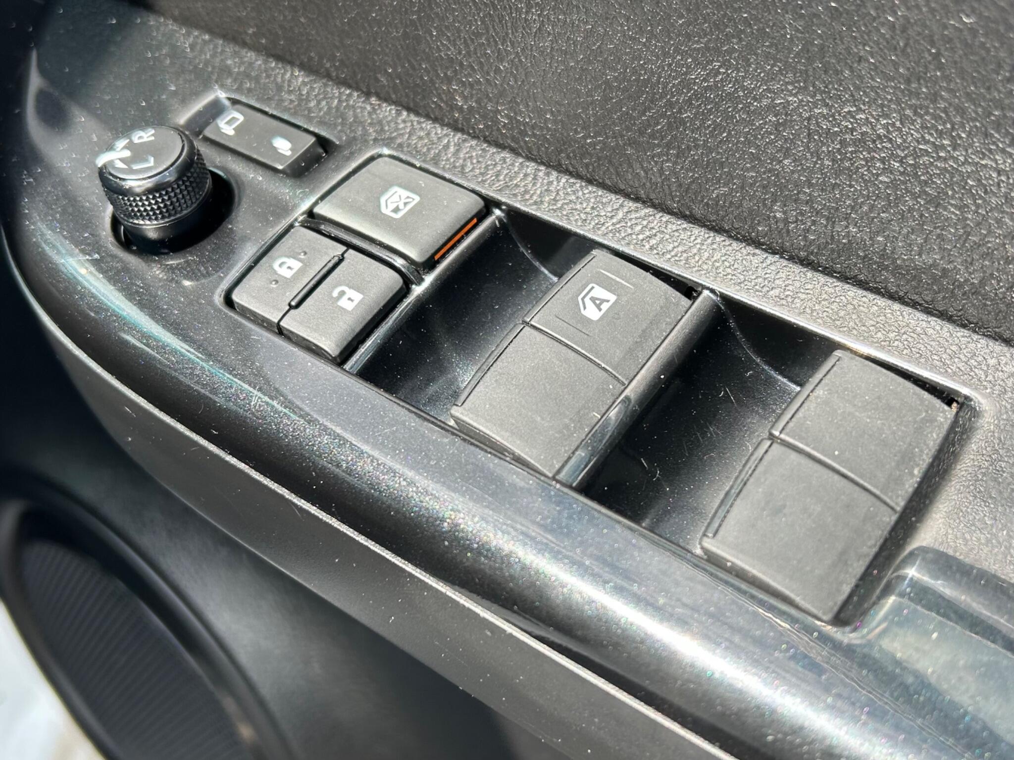 Toyota Hilux view 15