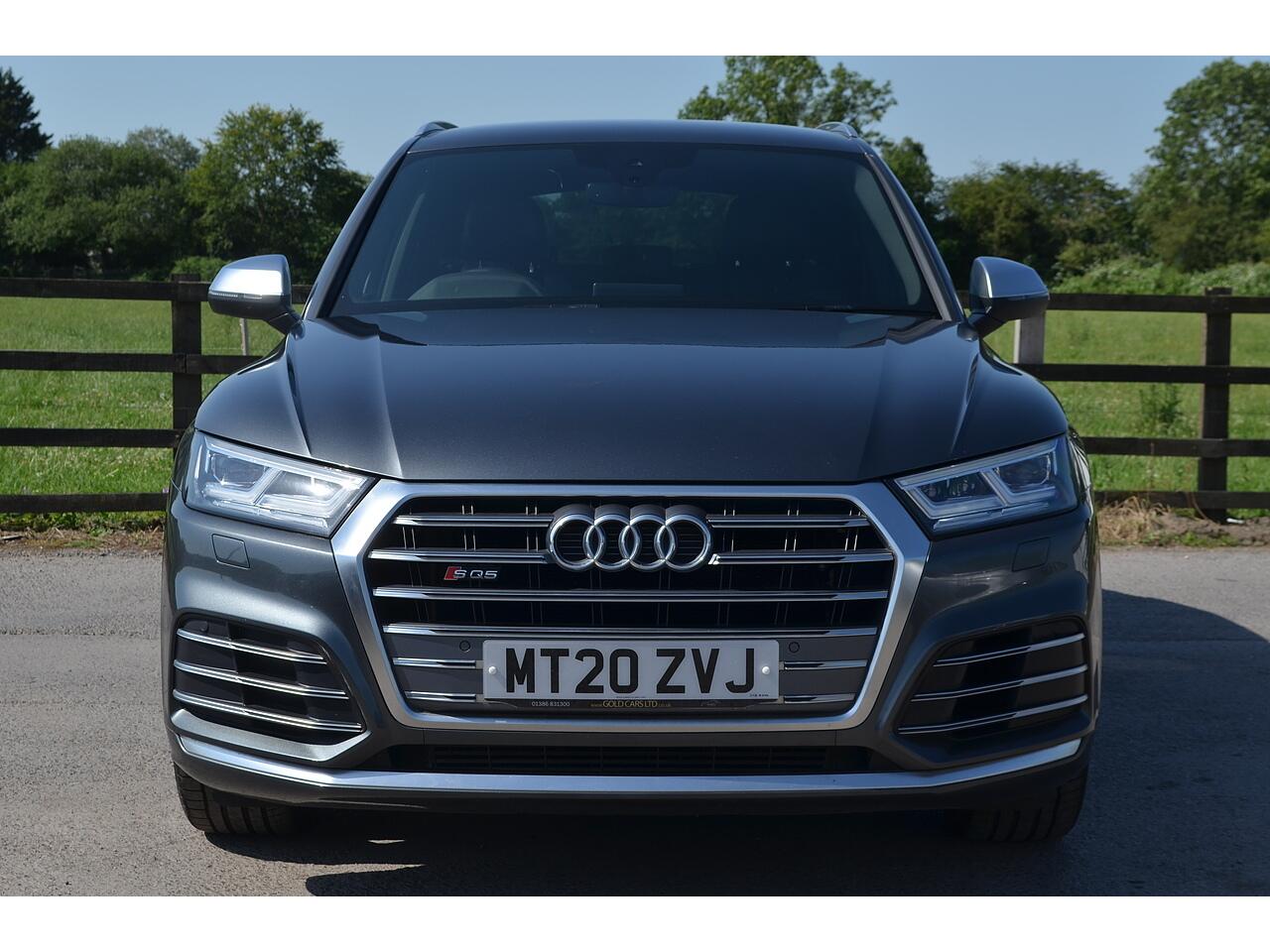 Audi SQ5 view 4