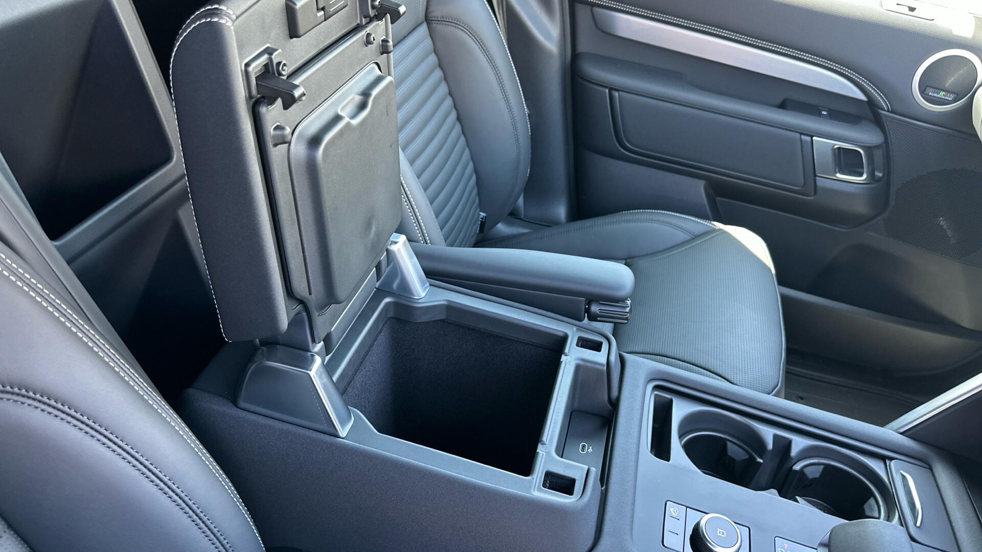 Land Rover Discovery view 40