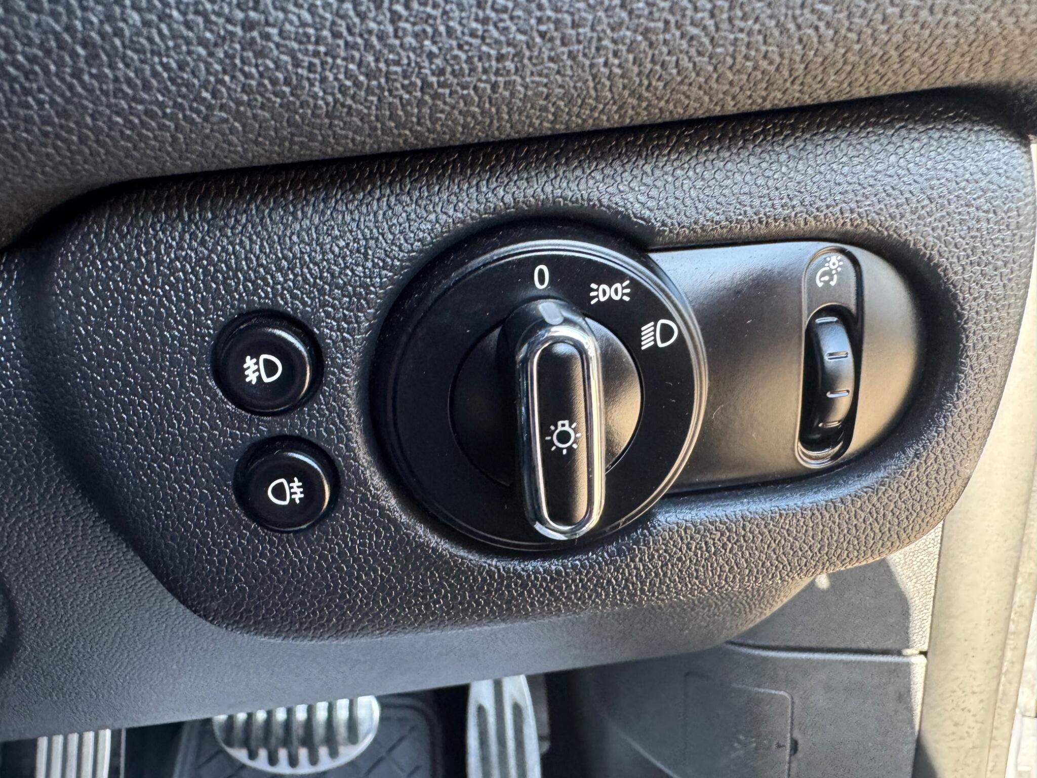 Mini Clubman view 32