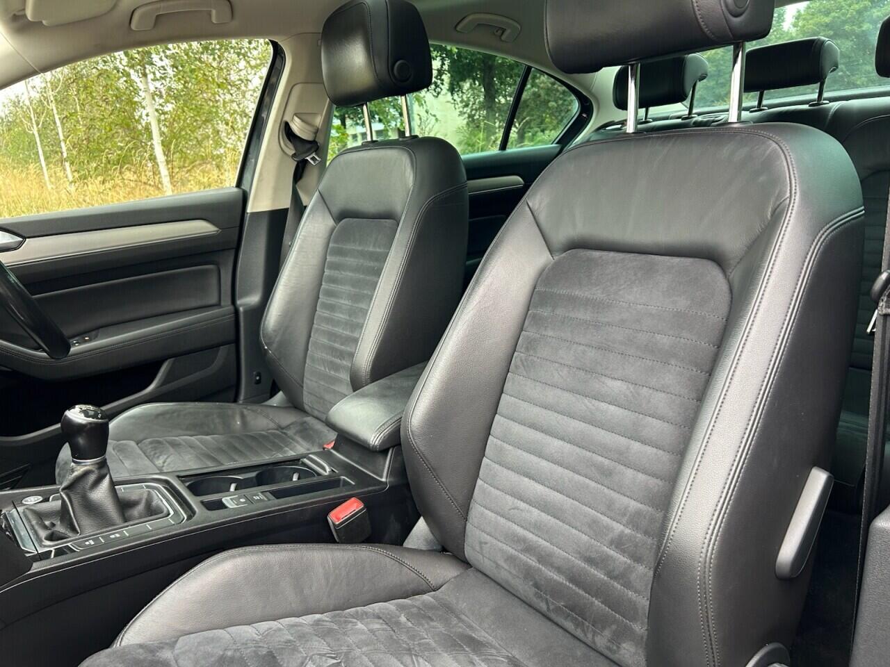 Volkswagen Passat view 21