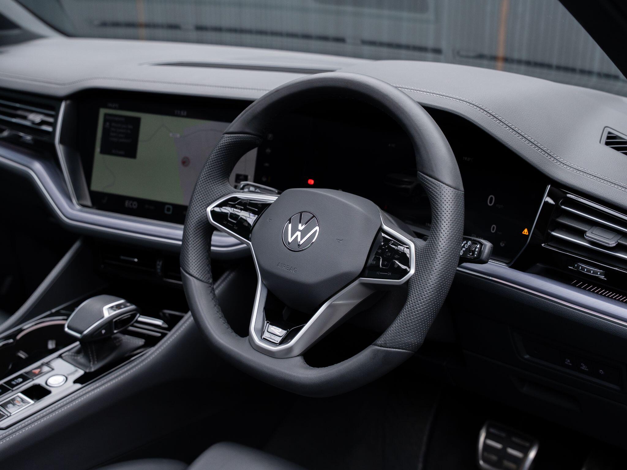 Volkswagen Touareg view 24