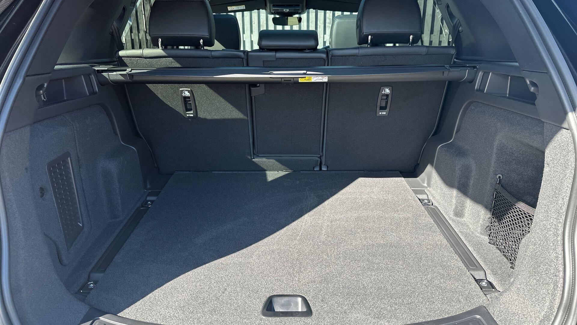Land Rover Discovery Sport view 11