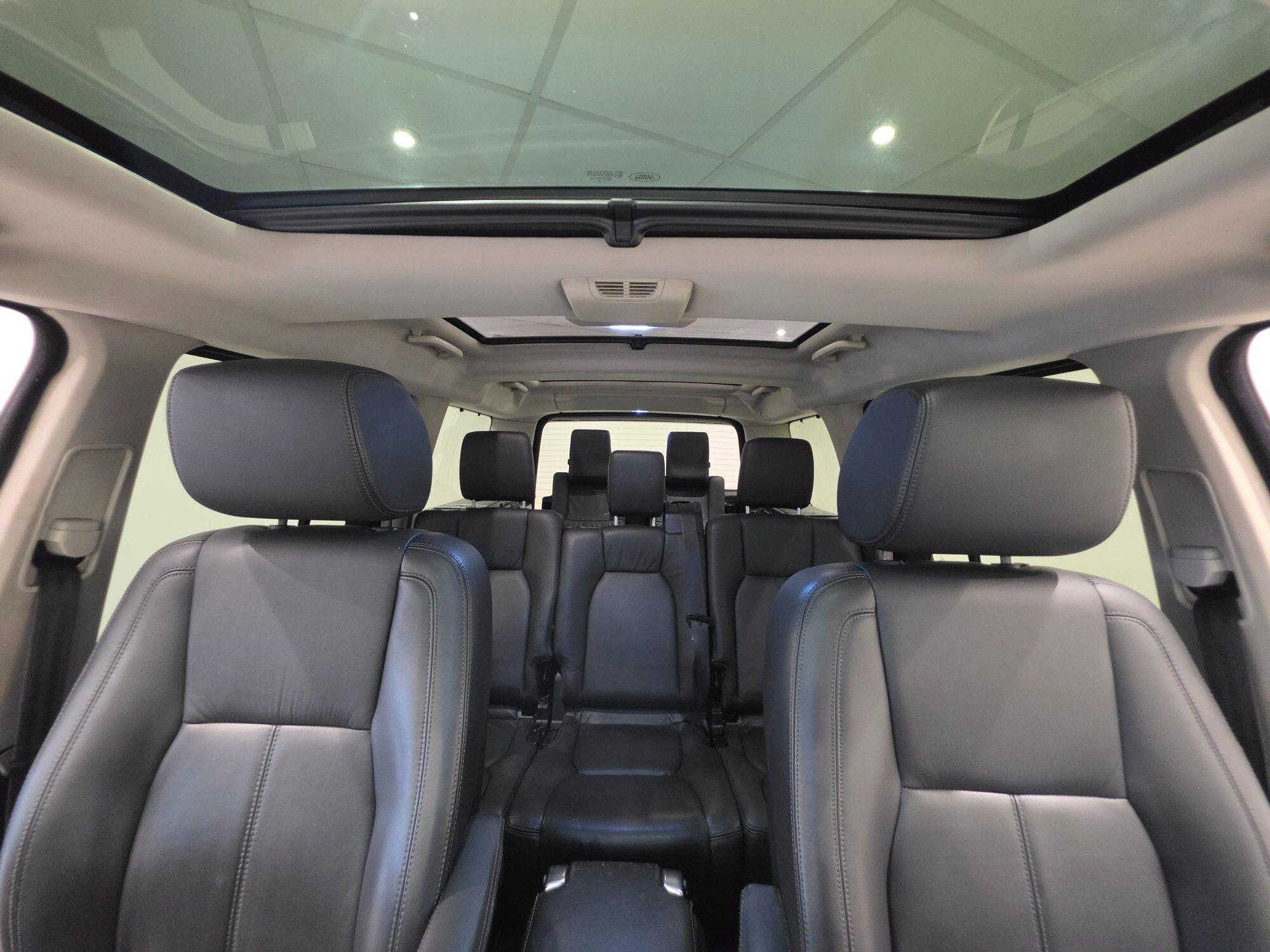 Land Rover Discovery view 22