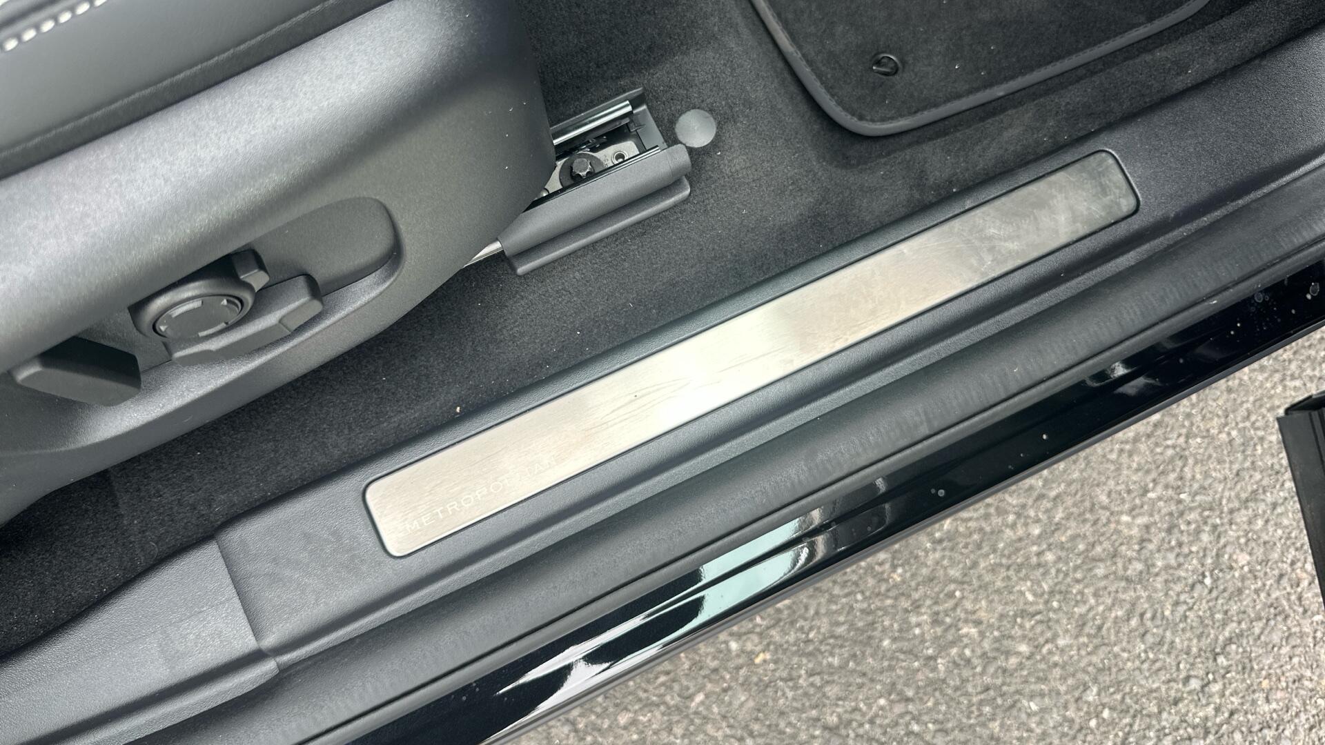 Land Rover Discovery Sport view 36