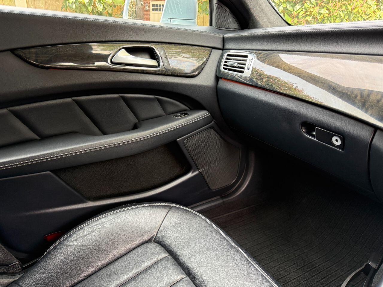 Mercedes-Benz CLS view 22