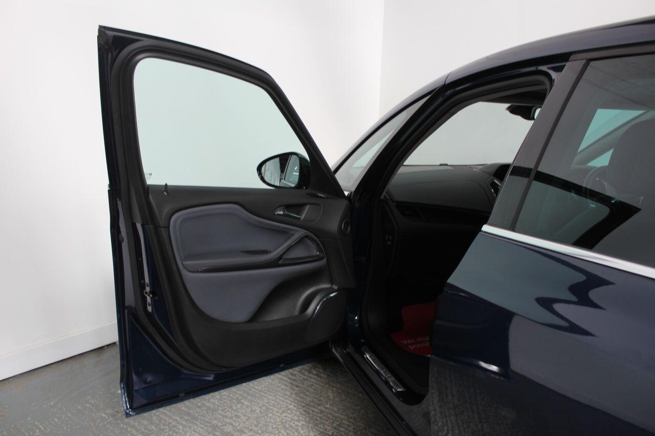 Vauxhall Zafira Tourer view 27