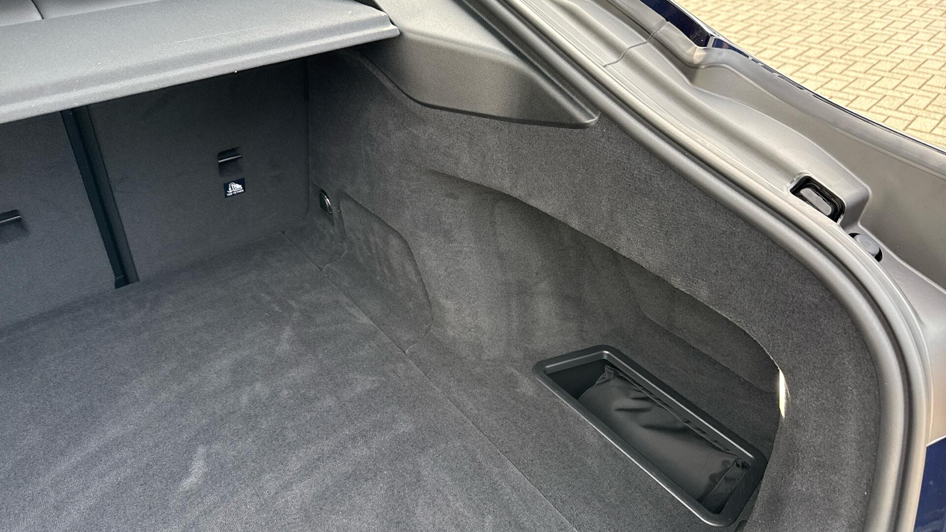 BMW i4 view 39