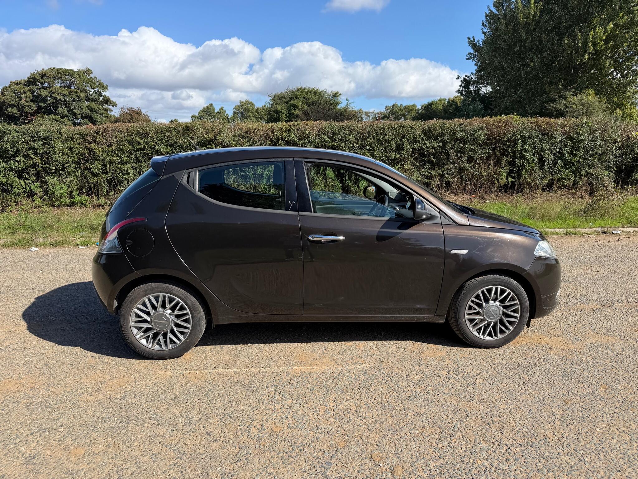 Chrysler Ypsilon view 21