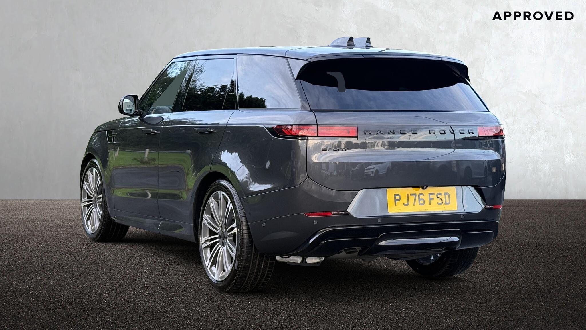 Land Rover Range Rover Sport view 2