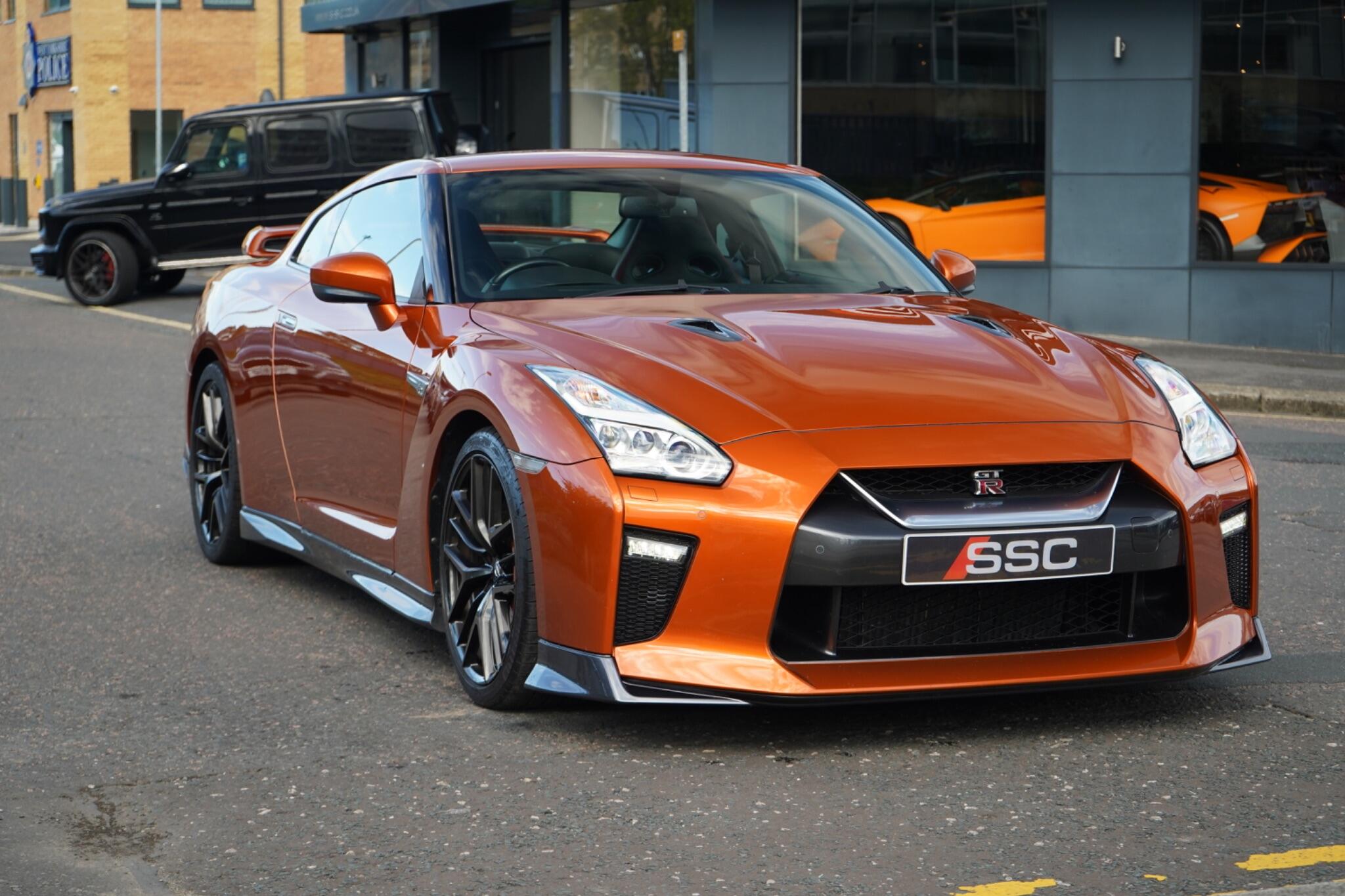 Nissan GT-R view 5