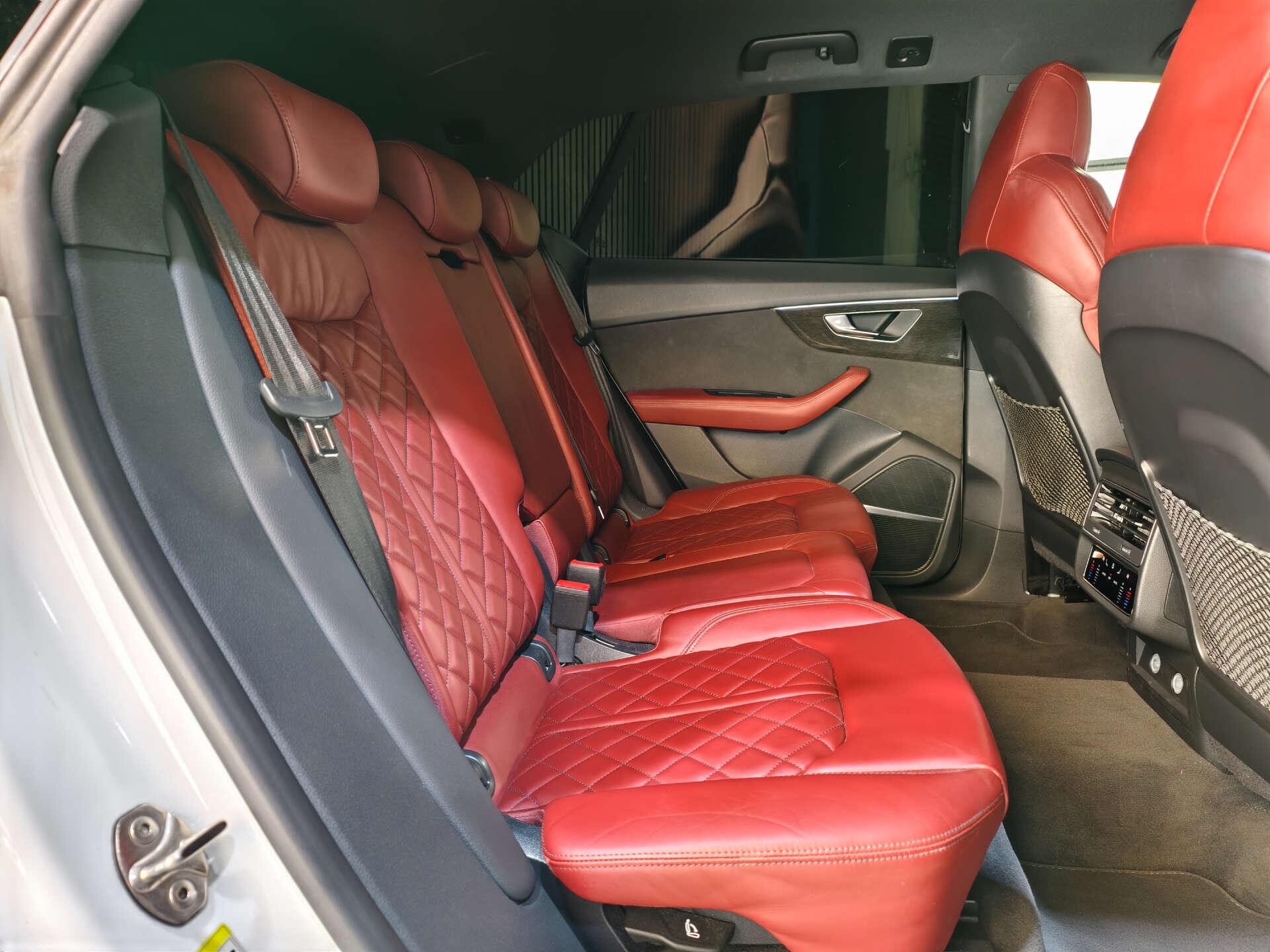 Audi SQ8 view 17