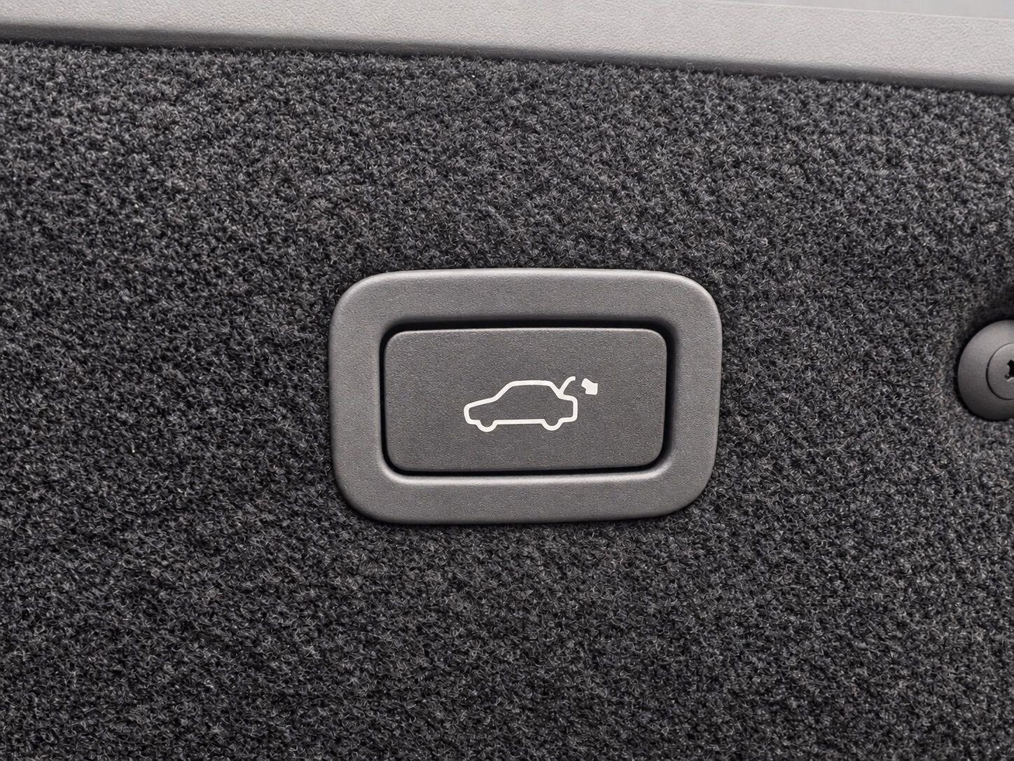 Jaguar Xe view 35