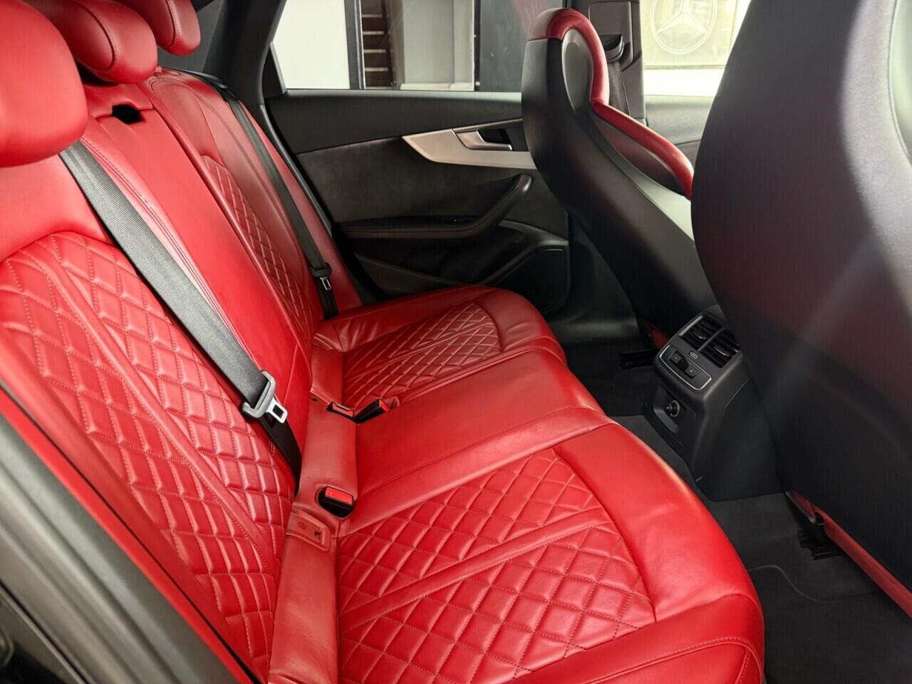 Audi S4 view 19