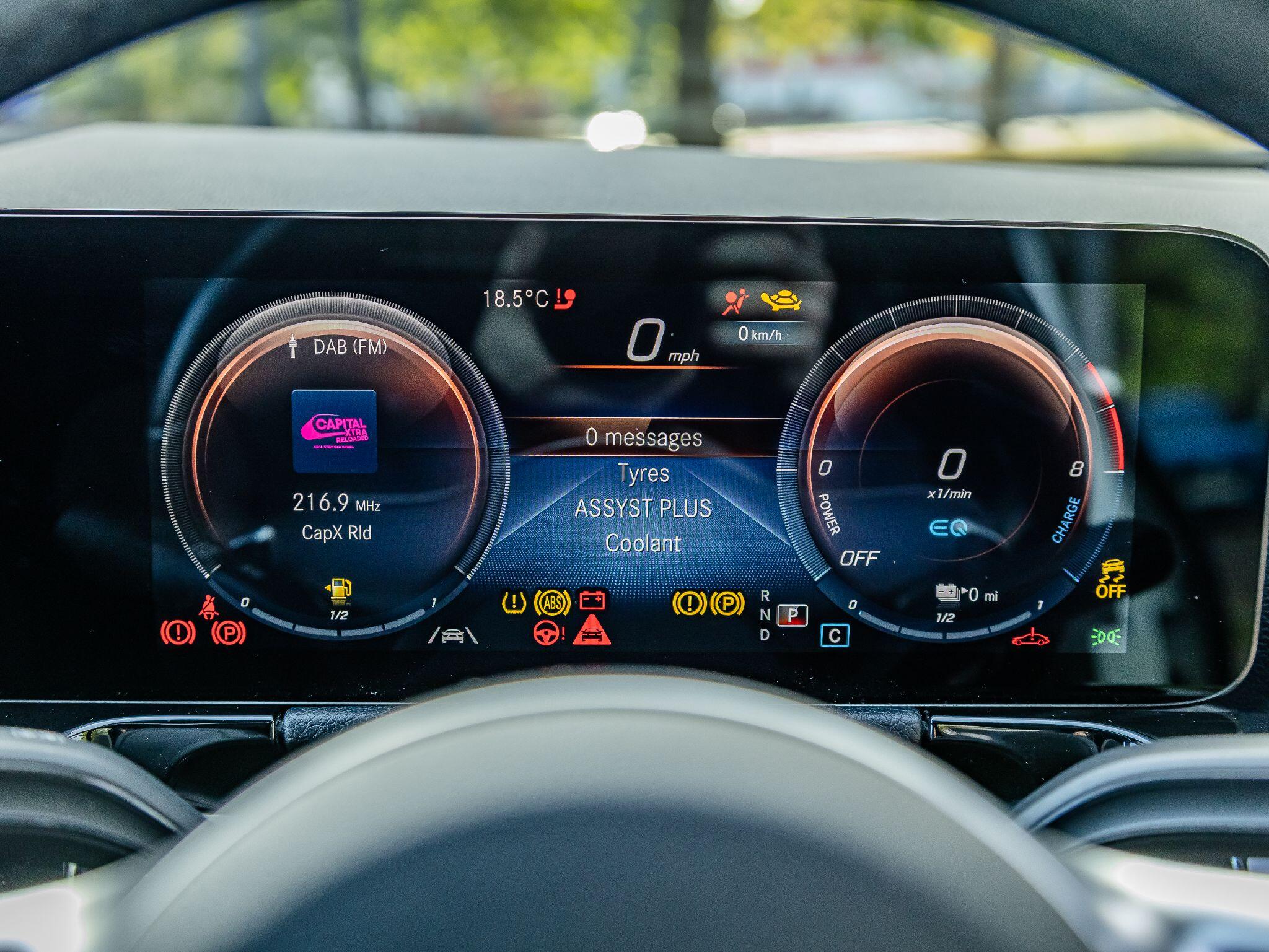 Mercedes-Benz GLA view 29