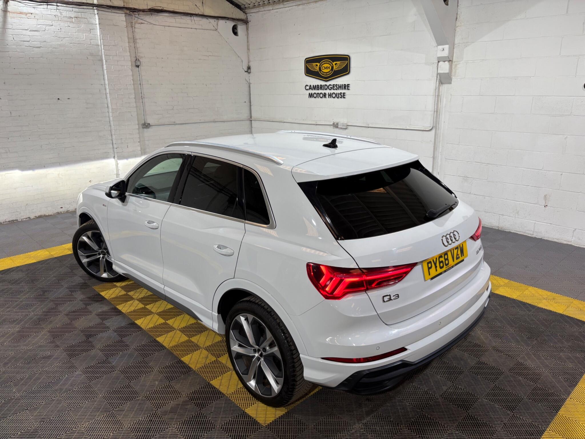 Audi Q3 view 4