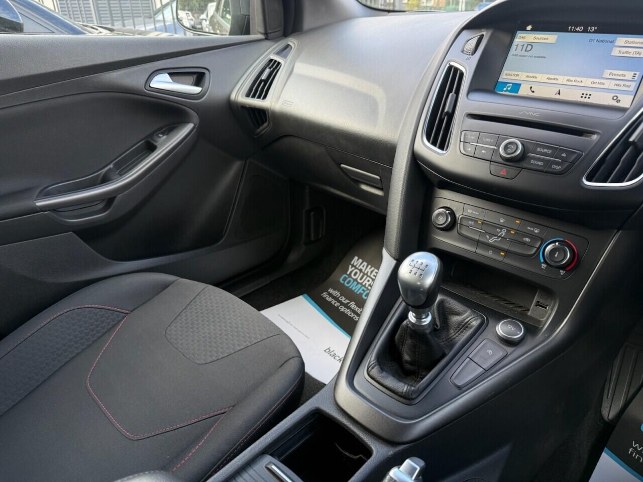 Ford Focus view 13