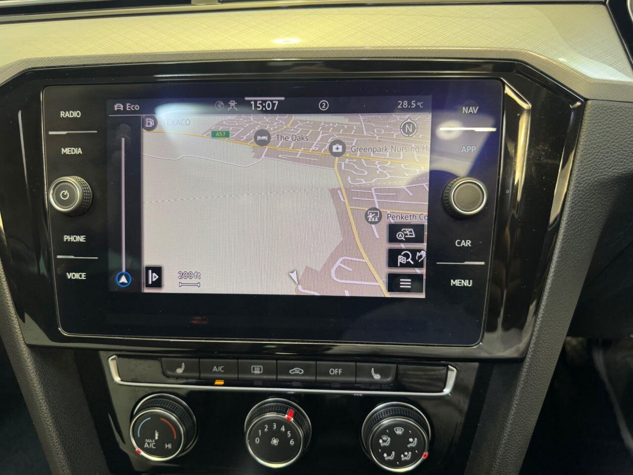 Volkswagen Passat view 14