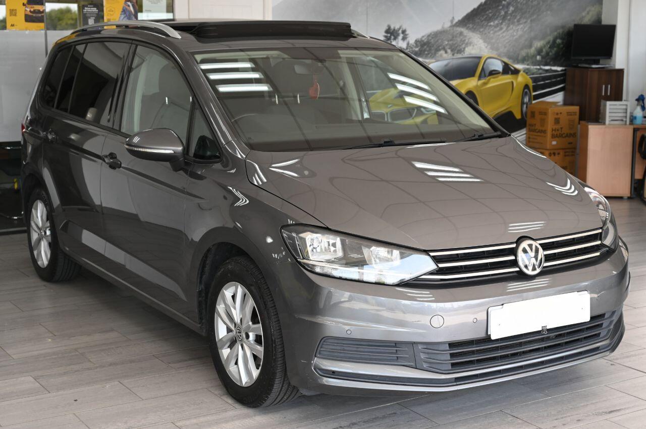 Volkswagen Touran view 2