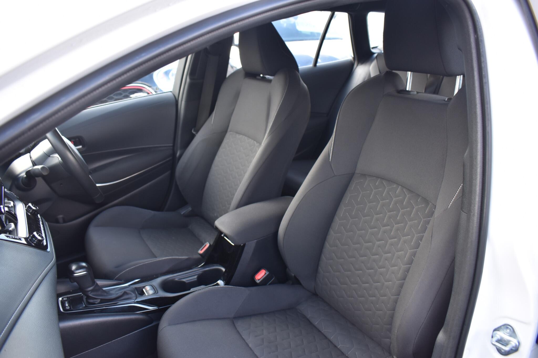 Corolla - 1.8 VVT-h Icon Tech Touring Sports CVT Euro 6 (s/s) 5dr - Image 18