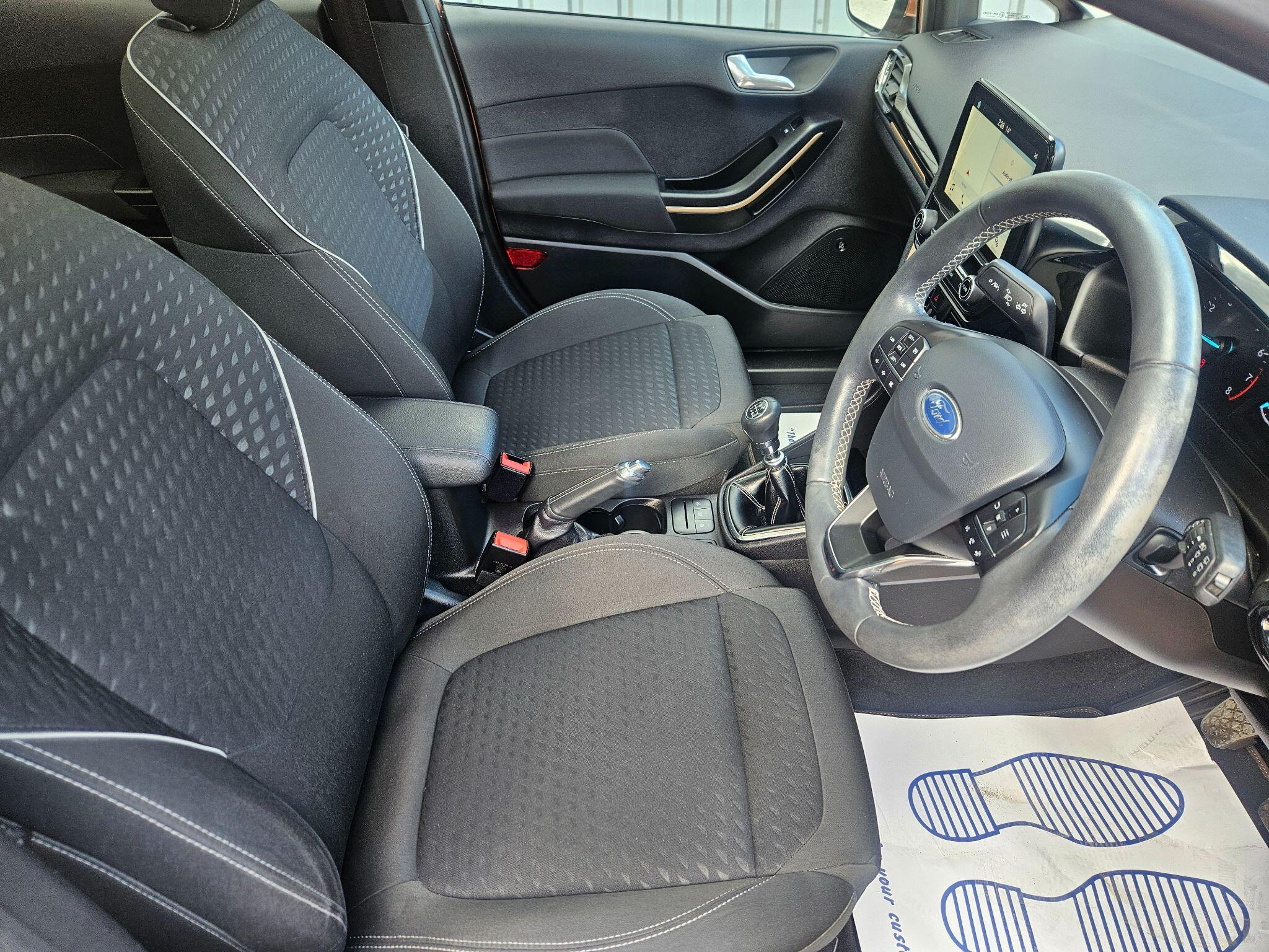 2017 Ford Fiesta image 16