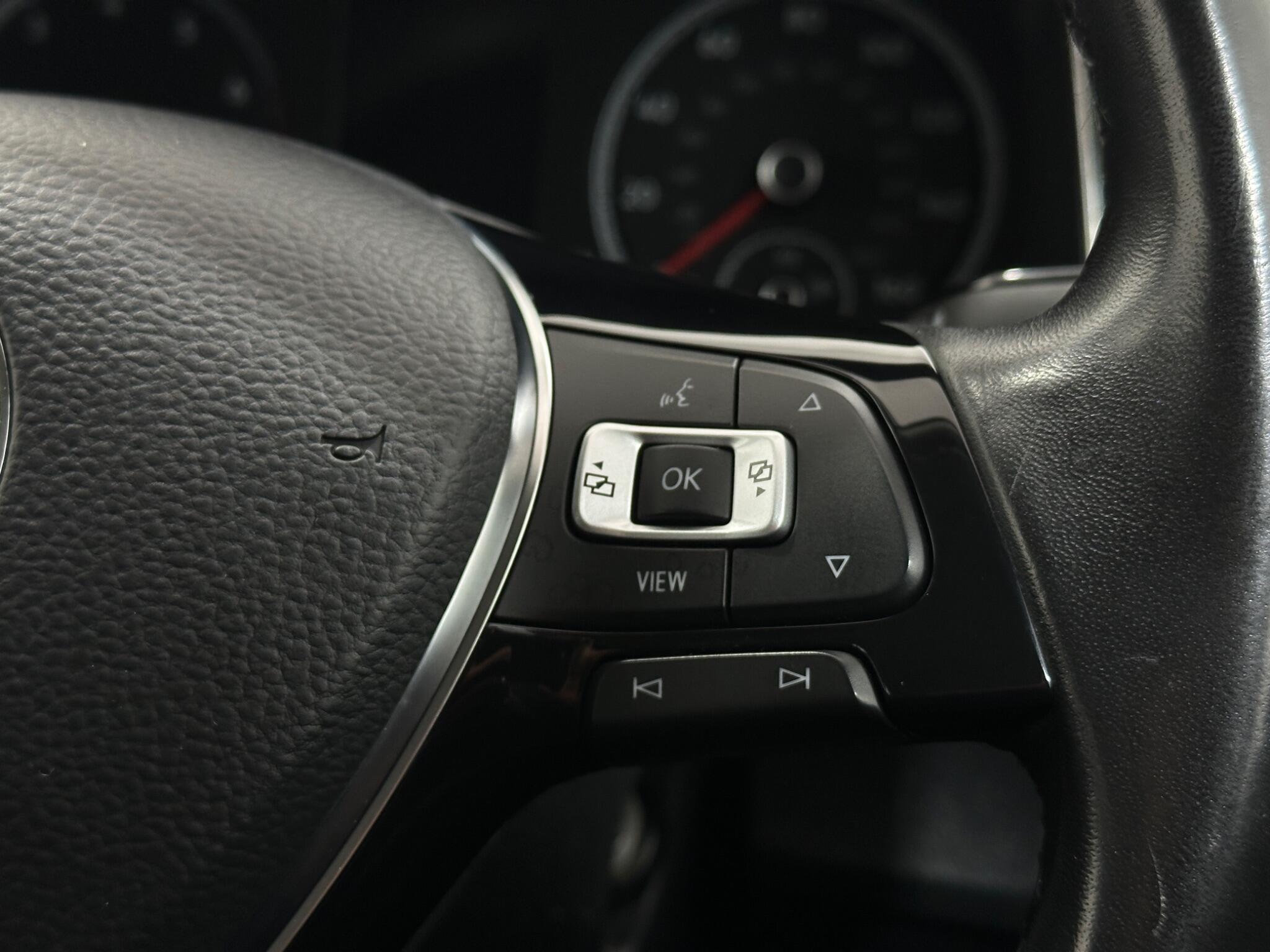 Volkswagen T-Roc view 15