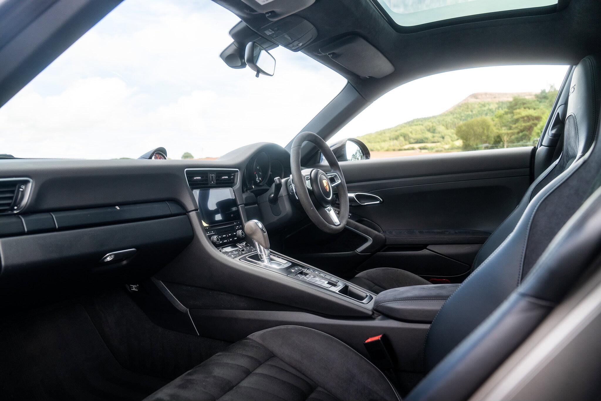 Porsche 911 view 44