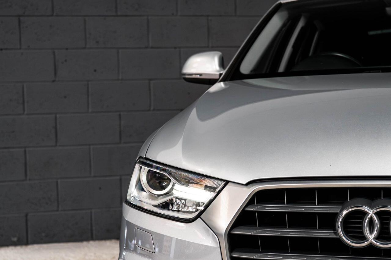 Audi Q3 view 42