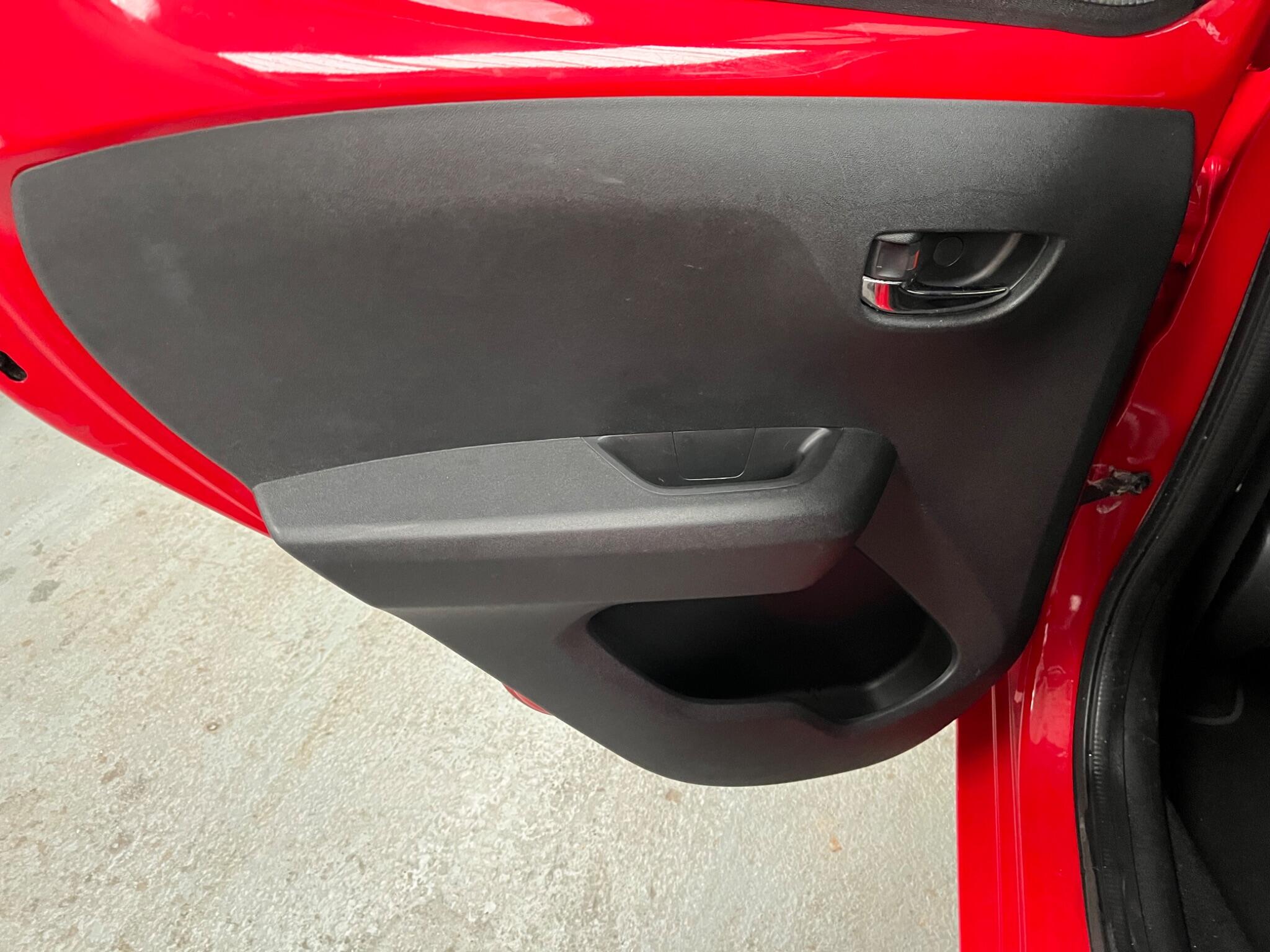 Peugeot 108 view 32